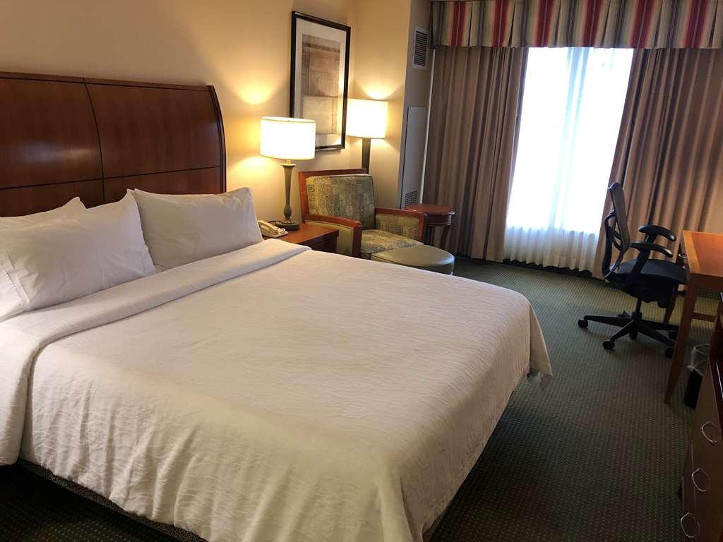 Hilton Garden Inn Addison Habitación foto